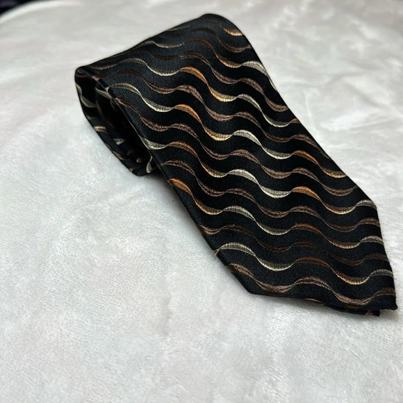 Stylish Haines & Bonner Silk Tie - Picture 1 of 7